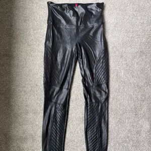 Spanx size L black leather-look legging